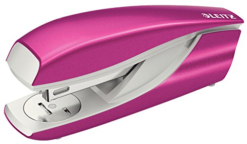 Leitz Heftgerät, 30 Blatt Flachheftung, Tacker aus Metall mit Kunststoffelementen, Inkl. 200 Heftklammern, WOW Serie, Pink, 55021023